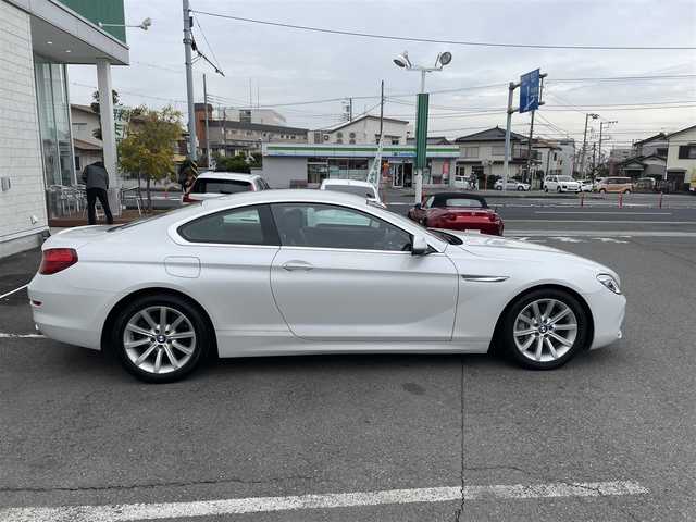 ＢＭＷ ６４０ｉ クーペ 神奈川県 2016(平28)年 1.7万km ミネラルホワイト 法人1オーナー/黒革シート/・前席パワーシート/・前席シートヒーター/純正HDDナビ/・MSV・DVD・USB端子・AUX端子/・バックカメラ/・パークディスタンスコントロール/運転支援システム/・Cityブレーキ機能付き追突警告/・レーンデパーチャウォーニング/・レーンチェンジウォーニング/・アダプティブクルーズコントロール/前後ドライブレコーダー/純正18インチAW/スマートキーX3/パドルシフト/電動パーキング/新車時手帳、取説