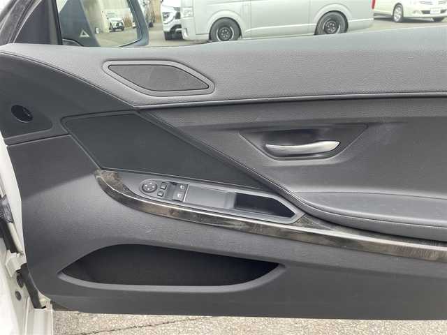 ＢＭＷ ６４０ｉ クーペ 神奈川県 2016(平28)年 1.7万km ミネラルホワイト 法人1オーナー/黒革シート/・前席パワーシート/・前席シートヒーター/純正HDDナビ/・MSV・DVD・USB端子・AUX端子/・バックカメラ/・パークディスタンスコントロール/運転支援システム/・Cityブレーキ機能付き追突警告/・レーンデパーチャウォーニング/・レーンチェンジウォーニング/・アダプティブクルーズコントロール/前後ドライブレコーダー/純正18インチAW/スマートキーX3/パドルシフト/電動パーキング/新車時手帳、取説