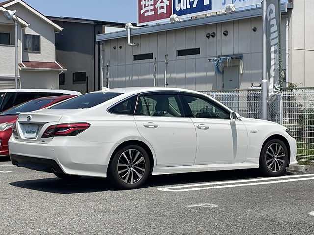 トヨタ クラウン ハイブリッド S Cパッケージ 兵庫県 2018(平30)年 2.8万km ホワイトパールクリスタルシャイン 登録時走行距離27689km/純正TコネクトSDナビ/フルセグTV/Bluetooth/バックカメラ/レザーシートパッケージ/ベージュ革シート/前席シートベンチレーション/前席パワーシート/前席シートヒーター/セーフティセンス/ブラインドスポットモニター/リアクロストラフィックオートブレーキ/リアクロストラフィックアラート/トランクフードイージークローザー/ボディ同色ドアミラー/電動オート格納機能/リバース連動機能/ヒーター機能/パドルシフト/レーダークルーズコントロール/カラーヘッドアップディスプレイ/AC100V/100Wコンセント/ステアリングスイッチ/オートライト/LEDヘッドランプ/取扱説明書・保証書