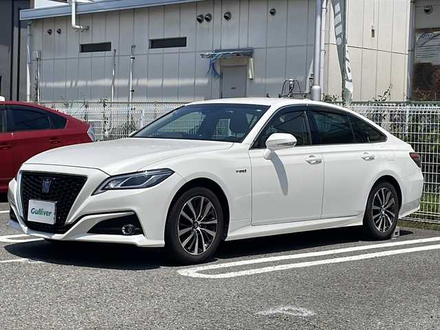 トヨタ クラウン ハイブリッド S Cパッケージ 兵庫県 2018(平30)年 2.8万km ホワイトパールクリスタルシャイン 登録時走行距離27689km/純正TコネクトSDナビ/フルセグTV/Bluetooth/バックカメラ/レザーシートパッケージ/ベージュ革シート/前席シートベンチレーション/前席パワーシート/前席シートヒーター/セーフティセンス/ブラインドスポットモニター/リアクロストラフィックオートブレーキ/リアクロストラフィックアラート/トランクフードイージークローザー/ボディ同色ドアミラー/電動オート格納機能/リバース連動機能/ヒーター機能/パドルシフト/レーダークルーズコントロール/カラーヘッドアップディスプレイ/AC100V/100Wコンセント/ステアリングスイッチ/オートライト/LEDヘッドランプ/取扱説明書・保証書