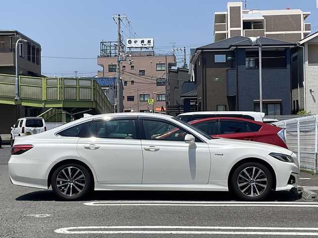 トヨタ クラウン ハイブリッド S Cパッケージ 兵庫県 2018(平30)年 2.8万km ホワイトパールクリスタルシャイン 登録時走行距離27689km/純正TコネクトSDナビ/フルセグTV/Bluetooth/バックカメラ/レザーシートパッケージ/ベージュ革シート/前席シートベンチレーション/前席パワーシート/前席シートヒーター/セーフティセンス/ブラインドスポットモニター/リアクロストラフィックオートブレーキ/リアクロストラフィックアラート/トランクフードイージークローザー/ボディ同色ドアミラー/電動オート格納機能/リバース連動機能/ヒーター機能/パドルシフト/レーダークルーズコントロール/カラーヘッドアップディスプレイ/AC100V/100Wコンセント/ステアリングスイッチ/オートライト/LEDヘッドランプ/取扱説明書・保証書