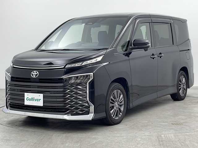 トヨタ ヴォクシー S－G 三重県 2022(令4)年 3.9万km アティチュードブラックマイカ 禁煙車/快適利便パッケージMid/・ハンズフリーデュアルパワースライドドア/・ナノイーX/・シートヒーター/・左右独立温度コントロールフロントオートエアコン＋リヤオートエアコン（リヤクーラー＋リヤヒーター）/・独立型センターコンソールボックス/トヨタセーフティセンス/・プリクラッシュセーフティ/・レーントレーシングアシスト/・先行車発進告知/・ロードサインアシスト/・レーダークルーズコントロール/・オートマチックハイビーム/クリアランスソナー/純正10.5型ナビ/・フルセグ/CD/DVD/HDMI/USB/Bluetooth/バックカメラ/革巻きステアリング/ステアリングスイッチ/LEDヘッドライト/純正16インチアルミホイール