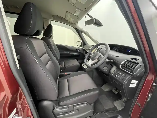 日産 セレナ ハイウェイスター プロパイロットED 熊本県 2017(平29)年 5.7万km マルーンレッド 2トーン 禁煙車　/純正ナビ（ＣＤ・ＤＶＤ・フルセグ・ＳＤ・ＵＳＢ）/バックカメラ　/ＥＴＣ　/両側パワースライドドア　/前後クリアランスソナー　/ハンズフリーオートスライド　/プロパイロット/衝突軽減ブレーキ　/レーンキープアシスト/横滑り防止/アイドリングストップ/純正フロアマット/純正１６インチAW/オートライト/LEDヘッドライト/フォグライト/スマートキー/プッシュスタート/スペアキー1本/保証書/取扱説明書