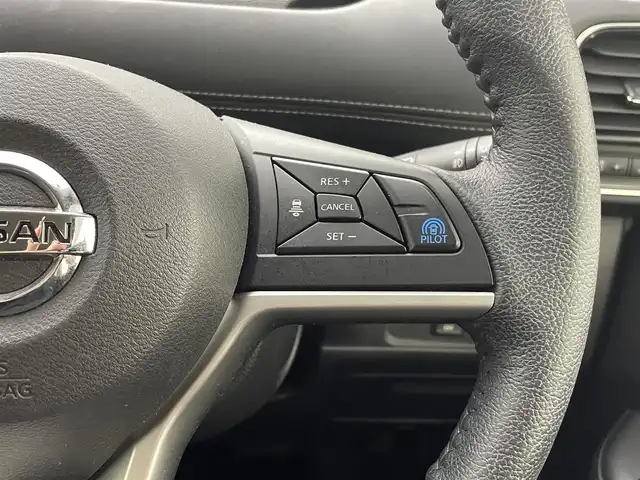 日産 セレナ ハイウェイスター プロパイロットED 熊本県 2017(平29)年 5.7万km マルーンレッド 2トーン 禁煙車　/純正ナビ（ＣＤ・ＤＶＤ・フルセグ・ＳＤ・ＵＳＢ）/バックカメラ　/ＥＴＣ　/両側パワースライドドア　/前後クリアランスソナー　/ハンズフリーオートスライド　/プロパイロット/衝突軽減ブレーキ　/レーンキープアシスト/横滑り防止/アイドリングストップ/純正フロアマット/純正１６インチAW/オートライト/LEDヘッドライト/フォグライト/スマートキー/プッシュスタート/スペアキー1本/保証書/取扱説明書