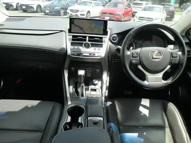 レクサス ＮＸ 300h Iパッケージ 千葉県 2017(平29)年 4.7万km マーキュリーグレーマイカ Lexus Safety System+/・プリクラッシュセーフティ/・レーンディパーチャーアラート/・オートハイビーム/・レーダークルーズコントロール/・ブラインドスポットモニター/ヘッドアップディスプレイ/パワーバックドア/純正SDナビ/地デジTV/【DVD/CD再生機能　Bluetooth接続】/パノラミックビューモニター/ドライブレコーダー/前席パワーシート/シートヒーター/革巻きステアリング/ステアリングヒーター/ステアリングスイッチ/ETC（2.0）/LEDヘッドライト/フォグライト/ウインカーミラー/クリアランスソナー/純正18インチアルミホイル/サイド/カーテン/ニーエアバッグ/スマートキー