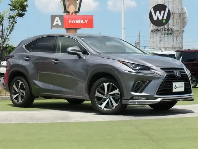 レクサス ＮＸ 300h Iパッケージ 千葉県 2017(平29)年 4.7万km マーキュリーグレーマイカ Lexus Safety System+/・プリクラッシュセーフティ/・レーンディパーチャーアラート/・オートハイビーム/・レーダークルーズコントロール/・ブラインドスポットモニター/ヘッドアップディスプレイ/パワーバックドア/純正SDナビ/地デジTV/【DVD/CD再生機能　Bluetooth接続】/パノラミックビューモニター/ドライブレコーダー/前席パワーシート/シートヒーター/革巻きステアリング/ステアリングヒーター/ステアリングスイッチ/ETC（2.0）/LEDヘッドライト/フォグライト/ウインカーミラー/クリアランスソナー/純正18インチアルミホイル/サイド/カーテン/ニーエアバッグ/スマートキー