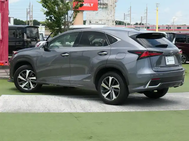 レクサス ＮＸ 300h Iパッケージ 千葉県 2017(平29)年 4.7万km マーキュリーグレーマイカ Lexus Safety System+/・プリクラッシュセーフティ/・レーンディパーチャーアラート/・オートハイビーム/・レーダークルーズコントロール/・ブラインドスポットモニター/ヘッドアップディスプレイ/パワーバックドア/純正SDナビ/地デジTV/【DVD/CD再生機能　Bluetooth接続】/パノラミックビューモニター/ドライブレコーダー/前席パワーシート/シートヒーター/革巻きステアリング/ステアリングヒーター/ステアリングスイッチ/ETC（2.0）/LEDヘッドライト/フォグライト/ウインカーミラー/クリアランスソナー/純正18インチアルミホイル/サイド/カーテン/ニーエアバッグ/スマートキー