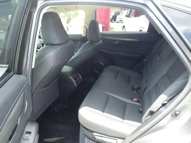 レクサス ＮＸ 300h Iパッケージ 千葉県 2017(平29)年 4.7万km マーキュリーグレーマイカ Lexus Safety System+/・プリクラッシュセーフティ/・レーンディパーチャーアラート/・オートハイビーム/・レーダークルーズコントロール/・ブラインドスポットモニター/ヘッドアップディスプレイ/パワーバックドア/純正SDナビ/地デジTV/【DVD/CD再生機能　Bluetooth接続】/パノラミックビューモニター/ドライブレコーダー/前席パワーシート/シートヒーター/革巻きステアリング/ステアリングヒーター/ステアリングスイッチ/ETC（2.0）/LEDヘッドライト/フォグライト/ウインカーミラー/クリアランスソナー/純正18インチアルミホイル/サイド/カーテン/ニーエアバッグ/スマートキー