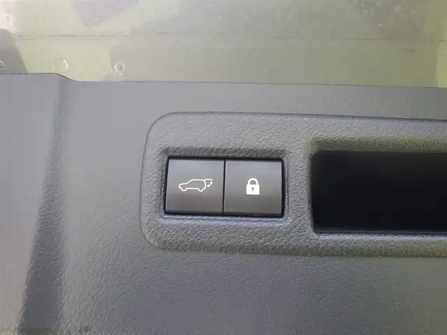 レクサス ＮＸ 300h Iパッケージ 千葉県 2017(平29)年 4.7万km マーキュリーグレーマイカ Lexus Safety System+/・プリクラッシュセーフティ/・レーンディパーチャーアラート/・オートハイビーム/・レーダークルーズコントロール/・ブラインドスポットモニター/ヘッドアップディスプレイ/パワーバックドア/純正SDナビ/地デジTV/【DVD/CD再生機能　Bluetooth接続】/パノラミックビューモニター/ドライブレコーダー/前席パワーシート/シートヒーター/革巻きステアリング/ステアリングヒーター/ステアリングスイッチ/ETC（2.0）/LEDヘッドライト/フォグライト/ウインカーミラー/クリアランスソナー/純正18インチアルミホイル/サイド/カーテン/ニーエアバッグ/スマートキー