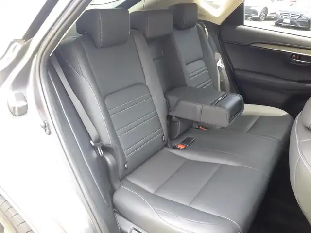 レクサス ＮＸ 300h Iパッケージ 千葉県 2017(平29)年 4.7万km マーキュリーグレーマイカ Lexus Safety System+/・プリクラッシュセーフティ/・レーンディパーチャーアラート/・オートハイビーム/・レーダークルーズコントロール/・ブラインドスポットモニター/ヘッドアップディスプレイ/パワーバックドア/純正SDナビ/地デジTV/【DVD/CD再生機能　Bluetooth接続】/パノラミックビューモニター/ドライブレコーダー/前席パワーシート/シートヒーター/革巻きステアリング/ステアリングヒーター/ステアリングスイッチ/ETC（2.0）/LEDヘッドライト/フォグライト/ウインカーミラー/クリアランスソナー/純正18インチアルミホイル/サイド/カーテン/ニーエアバッグ/スマートキー