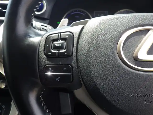 レクサス ＮＸ 300h Iパッケージ 千葉県 2017(平29)年 4.7万km マーキュリーグレーマイカ Lexus Safety System+/・プリクラッシュセーフティ/・レーンディパーチャーアラート/・オートハイビーム/・レーダークルーズコントロール/・ブラインドスポットモニター/ヘッドアップディスプレイ/パワーバックドア/純正SDナビ/地デジTV/【DVD/CD再生機能　Bluetooth接続】/パノラミックビューモニター/ドライブレコーダー/前席パワーシート/シートヒーター/革巻きステアリング/ステアリングヒーター/ステアリングスイッチ/ETC（2.0）/LEDヘッドライト/フォグライト/ウインカーミラー/クリアランスソナー/純正18インチアルミホイル/サイド/カーテン/ニーエアバッグ/スマートキー