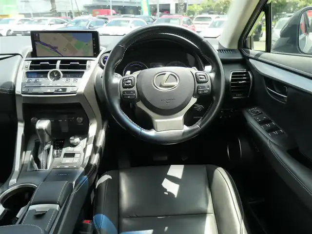 レクサス ＮＸ 300h Iパッケージ 千葉県 2017(平29)年 4.7万km マーキュリーグレーマイカ Lexus Safety System+/・プリクラッシュセーフティ/・レーンディパーチャーアラート/・オートハイビーム/・レーダークルーズコントロール/・ブラインドスポットモニター/ヘッドアップディスプレイ/パワーバックドア/純正SDナビ/地デジTV/【DVD/CD再生機能　Bluetooth接続】/パノラミックビューモニター/ドライブレコーダー/前席パワーシート/シートヒーター/革巻きステアリング/ステアリングヒーター/ステアリングスイッチ/ETC（2.0）/LEDヘッドライト/フォグライト/ウインカーミラー/クリアランスソナー/純正18インチアルミホイル/サイド/カーテン/ニーエアバッグ/スマートキー