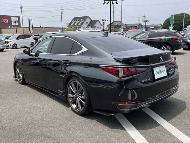 レクサス ＥＳ 300h Fスポーツ 岐阜県 2020(令2)年 8.9万km グラファイトブラックガラスフレーク 登録時走行距離：88907km/ムーンルーフ/純正12.3インチナビ/フルセグテレビ・Blue tooth/バックカメラ/純正デジタルインナーミラー/ハンズフリーパワートランクリッド/カラーヘッドアップディスプレイ/社外スポイラー（フロント・サイド・リア）/RS-Rスプリング/セーフティーシステムプラス/3眼フルLEDヘッドライト/オートライト/ヘッドライトクリーナー/L texスポーツシート/スマートエントリー/レザーシート/シートヒーター前席/エアシート前席/ステアリングヒーター/レーンキープアシスト/純正フロアマット車載/純正１９インチアルミホイール
