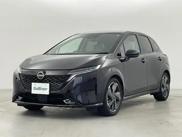 日産 オーラ G レザーエディション 群馬県 2021(令3)年 5.3万km 黒 プロパイロット/統合型インターフェースディスプレイ/USB充電ソケット/ワイヤレス充電/NissanConnectナビゲーションシステム（地デジ内蔵）/　・9インチワイドディスプレイ/　・ハンズフリーフォン/ボイスコマンド/　・Bluetooth/USB接続/HDMI接続/　・Apple CarPlay ・ Android Auto連携/　・AM/FMラジオ/　・NissanConnect サービス/　・フルセグTV/インテリジェント アラウンドビューモニター/インテリジェント ルームミラー /BOSEパーソナルプラスサウンドシステム/インテリジェント BSI(後側方衝突防止支援システム)/BSW(後側方車両検知警報)/RCTA(後退時車両検知警報)/ステアリングスイッチ/ETC2.0ユニット(ビルトインタイプ)/=========/レザーシート/オートLEDヘッドライト/純正17インチAW/インテリジェントエマージェンシーブレーキ/踏み間違い衝突防止アシスト/標識検知機能/インテリジェントFCW(前方衝突予測警報)/LDW(車線逸脱警報)/インテリジェントDA(ふらつき警報)/インテリジェントLI (車線逸脱防止支援システム)/フロント&バックソナー