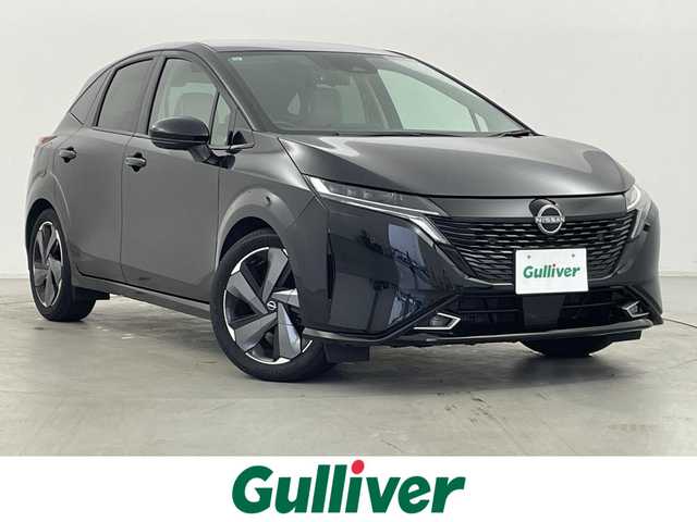 日産 オーラ G レザーエディション 群馬県 2021(令3)年 5.3万km 黒 プロパイロット/統合型インターフェースディスプレイ/USB充電ソケット/ワイヤレス充電/NissanConnectナビゲーションシステム（地デジ内蔵）/　・9インチワイドディスプレイ/　・ハンズフリーフォン/ボイスコマンド/　・Bluetooth/USB接続/HDMI接続/　・Apple CarPlay ・ Android Auto連携/　・AM/FMラジオ/　・NissanConnect サービス/　・フルセグTV/インテリジェント アラウンドビューモニター/インテリジェント ルームミラー /BOSEパーソナルプラスサウンドシステム/インテリジェント BSI(後側方衝突防止支援システム)/BSW(後側方車両検知警報)/RCTA(後退時車両検知警報)/ステアリングスイッチ/ETC2.0ユニット(ビルトインタイプ)/=========/レザーシート/オートLEDヘッドライト/純正17インチAW/インテリジェントエマージェンシーブレーキ/踏み間違い衝突防止アシスト/標識検知機能/インテリジェントFCW(前方衝突予測警報)/LDW(車線逸脱警報)/インテリジェントDA(ふらつき警報)/インテリジェントLI (車線逸脱防止支援システム)/フロント&バックソナー
