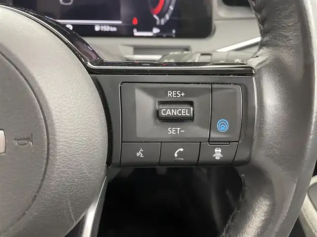 日産 オーラ G レザーエディション 群馬県 2021(令3)年 5.3万km 黒 プロパイロット/統合型インターフェースディスプレイ/USB充電ソケット/ワイヤレス充電/NissanConnectナビゲーションシステム（地デジ内蔵）/　・9インチワイドディスプレイ/　・ハンズフリーフォン/ボイスコマンド/　・Bluetooth/USB接続/HDMI接続/　・Apple CarPlay ・ Android Auto連携/　・AM/FMラジオ/　・NissanConnect サービス/　・フルセグTV/インテリジェント アラウンドビューモニター/インテリジェント ルームミラー /BOSEパーソナルプラスサウンドシステム/インテリジェント BSI(後側方衝突防止支援システム)/BSW(後側方車両検知警報)/RCTA(後退時車両検知警報)/ステアリングスイッチ/ETC2.0ユニット(ビルトインタイプ)/=========/レザーシート/オートLEDヘッドライト/純正17インチAW/インテリジェントエマージェンシーブレーキ/踏み間違い衝突防止アシスト/標識検知機能/インテリジェントFCW(前方衝突予測警報)/LDW(車線逸脱警報)/インテリジェントDA(ふらつき警報)/インテリジェントLI (車線逸脱防止支援システム)/フロント&バックソナー