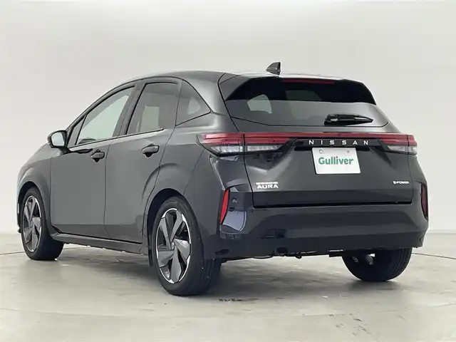 日産 オーラ G レザーエディション 群馬県 2021(令3)年 5.3万km 黒 プロパイロット/統合型インターフェースディスプレイ/USB充電ソケット/ワイヤレス充電/NissanConnectナビゲーションシステム（地デジ内蔵）/　・9インチワイドディスプレイ/　・ハンズフリーフォン/ボイスコマンド/　・Bluetooth/USB接続/HDMI接続/　・Apple CarPlay ・ Android Auto連携/　・AM/FMラジオ/　・NissanConnect サービス/　・フルセグTV/インテリジェント アラウンドビューモニター/インテリジェント ルームミラー /BOSEパーソナルプラスサウンドシステム/インテリジェント BSI(後側方衝突防止支援システム)/BSW(後側方車両検知警報)/RCTA(後退時車両検知警報)/ステアリングスイッチ/ETC2.0ユニット(ビルトインタイプ)/=========/レザーシート/オートLEDヘッドライト/純正17インチAW/インテリジェントエマージェンシーブレーキ/踏み間違い衝突防止アシスト/標識検知機能/インテリジェントFCW(前方衝突予測警報)/LDW(車線逸脱警報)/インテリジェントDA(ふらつき警報)/インテリジェントLI (車線逸脱防止支援システム)/フロント&バックソナー