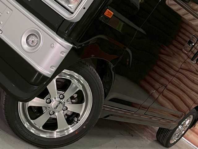 ダイハツ アトレー バン RS 福島県 2023(令5)年 3.4万km ブラックマイカメタリック AIS検査済み/【2507029854】/4WD(切替）/フロントフォグランプ/LEDヘッドライト/オートライト/両側パワスラ/純正フロアマット/スマートキー/ドラレコ/USB入力端子/Bluetooth接続/フルセグナビ/ETC(通常）/AAC/障害物センサー/盗難防止装置/オートマチックハイビーム/バックカメラ/横滑り防止装置/衝突被害軽減ブレーキ/ACC/アイドリングストップ/14AW ガルシア　ダラス6(社外）/ヨコハマ　パラダPA03（社外）/茶木目ハンドル（社外）/茶木目インテリアパネル（社外）/CHIVYエンブレム（社外）/DAMD FUZZコンプリートキット（社外）/新作・DAMD FUZZルーフバイザー（社外）/社外パーツ取付有