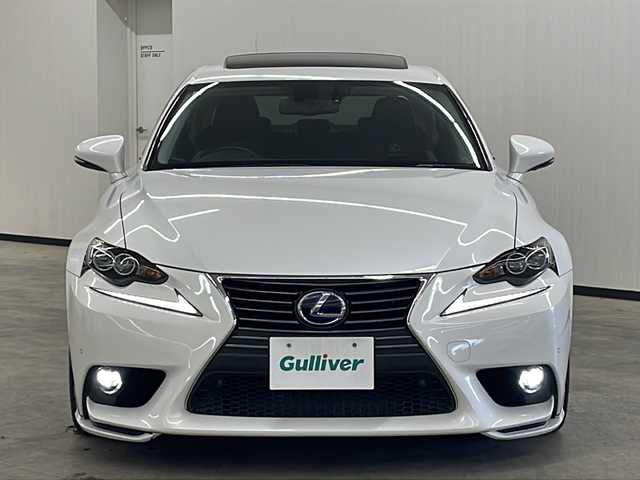 レクサス ＩＳ 300h バージョンL 長崎県 2015(平27)年 10.2万km ホワイトパールクリスタルシャイン 純正ＨＤＤナビ/ＤＶＤ/Blu-rey/フルセグ/バックカメラ/純正エアロパーツ/ブラインドスポットモニター/サンルーフ/黒レザーシート/パワーシート（Ｄ席メモリ付）/エアシート/シートヒーター/レーダークルーズコントロール/スマートキー/ETC/パドルシフト/車高調「純正サス積み込み」/ブラインドスポットモニター/取扱説明書/スペアカードキー/電動リアシェード