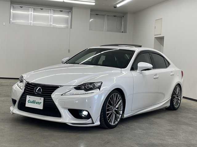 レクサス ＩＳ 300h バージョンL 長崎県 2015(平27)年 10.2万km ホワイトパールクリスタルシャイン 純正ＨＤＤナビ/ＤＶＤ/Blu-rey/フルセグ/バックカメラ/純正エアロパーツ/ブラインドスポットモニター/サンルーフ/黒レザーシート/パワーシート（Ｄ席メモリ付）/エアシート/シートヒーター/レーダークルーズコントロール/スマートキー/ETC/パドルシフト/車高調「純正サス積み込み」/ブラインドスポットモニター/取扱説明書/スペアカードキー/電動リアシェード