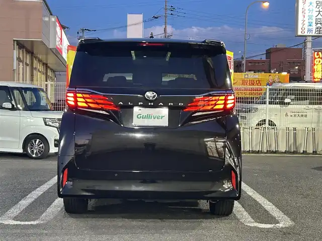 トヨタ アルファード Z 大分県 2024(令6)年 0.9万km ブラック 〇ワンオーナー/〇純正12.3インチディスプレイオーディオ（ナビ付）/　ラジオ・BT・USB・HDMI・フルセグ/〇パノラミックビューモニター/〇革シート/〇左右独立ムーンルーフ/〇ウッドステアリング/〇静電式ステアリングスイッチ/〇カラーヘッドアップディスプレイ/〇ユニバーサルステップ/〇オートハイビームアシスト/〇LEDヘッドライト/〇純正フォグランプ/〇2列目エクゼクティブパワーシート/〇デジタルインナーミラー/〇パワーバックドア/〇スマートキー/〇エンジンプッシュスタート/〇保証書/〇スペアキー