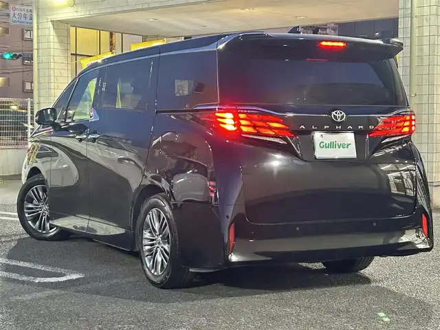 トヨタ アルファード Z 大分県 2024(令6)年 0.9万km ブラック 〇ワンオーナー/〇純正12.3インチディスプレイオーディオ（ナビ付）/　ラジオ・BT・USB・HDMI・フルセグ/〇パノラミックビューモニター/〇革シート/〇左右独立ムーンルーフ/〇ウッドステアリング/〇静電式ステアリングスイッチ/〇カラーヘッドアップディスプレイ/〇ユニバーサルステップ/〇オートハイビームアシスト/〇LEDヘッドライト/〇純正フォグランプ/〇2列目エクゼクティブパワーシート/〇デジタルインナーミラー/〇パワーバックドア/〇スマートキー/〇エンジンプッシュスタート/〇保証書/〇スペアキー