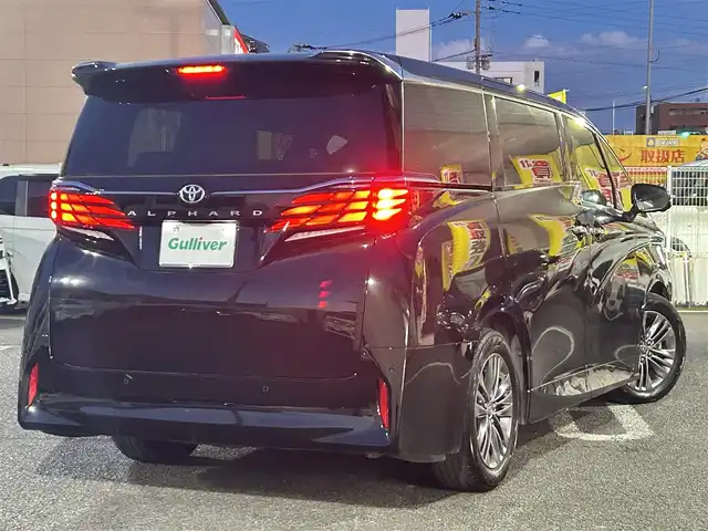 トヨタ アルファード Z 大分県 2024(令6)年 0.9万km ブラック 〇ワンオーナー/〇純正12.3インチディスプレイオーディオ（ナビ付）/　ラジオ・BT・USB・HDMI・フルセグ/〇パノラミックビューモニター/〇革シート/〇左右独立ムーンルーフ/〇ウッドステアリング/〇静電式ステアリングスイッチ/〇カラーヘッドアップディスプレイ/〇ユニバーサルステップ/〇オートハイビームアシスト/〇LEDヘッドライト/〇純正フォグランプ/〇2列目エクゼクティブパワーシート/〇デジタルインナーミラー/〇パワーバックドア/〇スマートキー/〇エンジンプッシュスタート/〇保証書/〇スペアキー