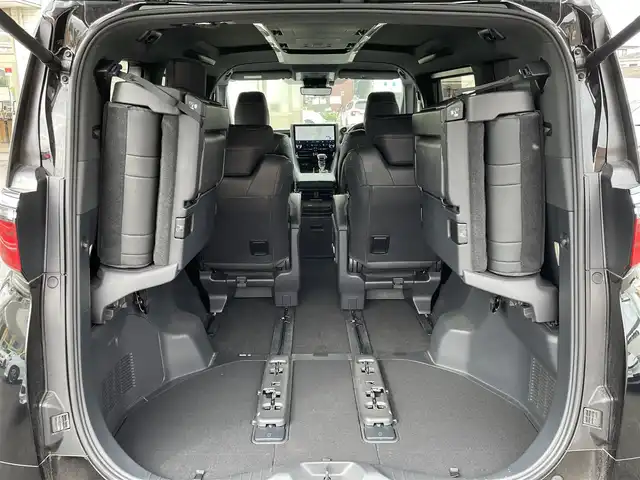 トヨタ アルファード Z 大分県 2024(令6)年 0.9万km ブラック 〇ワンオーナー/〇純正12.3インチディスプレイオーディオ（ナビ付）/　ラジオ・BT・USB・HDMI・フルセグ/〇パノラミックビューモニター/〇革シート/〇左右独立ムーンルーフ/〇ウッドステアリング/〇静電式ステアリングスイッチ/〇カラーヘッドアップディスプレイ/〇ユニバーサルステップ/〇オートハイビームアシスト/〇LEDヘッドライト/〇純正フォグランプ/〇2列目エクゼクティブパワーシート/〇デジタルインナーミラー/〇パワーバックドア/〇スマートキー/〇エンジンプッシュスタート/〇保証書/〇スペアキー