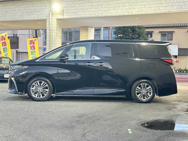 トヨタ アルファード Z 大分県 2024(令6)年 0.9万km ブラック 〇純正12.3インチディスプレイオーディオ（ナビ付）/　ラジオ・BT・USB・HDMI・フルセグ/〇パノラミックビューモニター/〇革シート/〇左右独立ムーンルーフ/〇ウッドステアリング/〇静電式ステアリングスイッチ/〇カラーヘッドアップディスプレイ/〇ユニバーサルステップ/〇オートハイビームアシスト/〇LEDヘッドライト/〇純正フォグランプ/〇2列目エクゼクティブパワーシート/〇デジタルインナーミラー/〇パワーバックドア/〇スマートキー/〇エンジンプッシュスタート/〇保証書/〇スペアキー