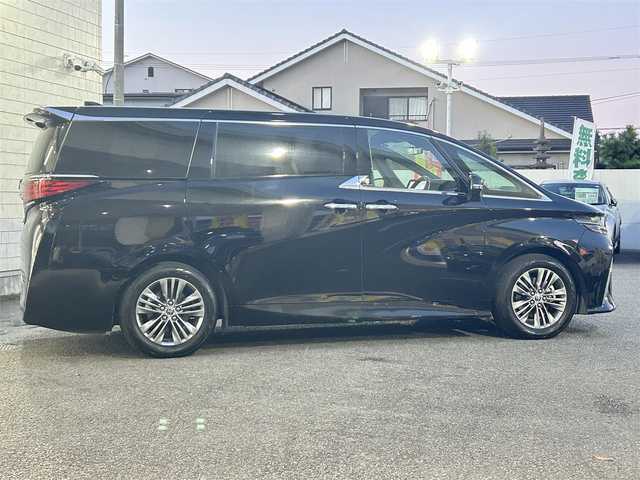 トヨタ アルファード Z 大分県 2024(令6)年 0.9万km ブラック 〇純正12.3インチディスプレイオーディオ（ナビ付）/　ラジオ・BT・USB・HDMI・フルセグ/〇パノラミックビューモニター/〇革シート/〇左右独立ムーンルーフ/〇ウッドステアリング/〇静電式ステアリングスイッチ/〇カラーヘッドアップディスプレイ/〇ユニバーサルステップ/〇オートハイビームアシスト/〇LEDヘッドライト/〇純正フォグランプ/〇2列目エクゼクティブパワーシート/〇デジタルインナーミラー/〇パワーバックドア/〇スマートキー/〇エンジンプッシュスタート/〇保証書/〇スペアキー