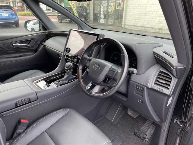 トヨタ アルファード Z 大分県 2024(令6)年 0.9万km ブラック 〇純正12.3インチディスプレイオーディオ（ナビ付）/　ラジオ・BT・USB・HDMI・フルセグ/〇パノラミックビューモニター/〇革シート/〇左右独立ムーンルーフ/〇ウッドステアリング/〇静電式ステアリングスイッチ/〇カラーヘッドアップディスプレイ/〇ユニバーサルステップ/〇オートハイビームアシスト/〇LEDヘッドライト/〇純正フォグランプ/〇2列目エクゼクティブパワーシート/〇デジタルインナーミラー/〇パワーバックドア/〇スマートキー/〇エンジンプッシュスタート/〇保証書/〇スペアキー