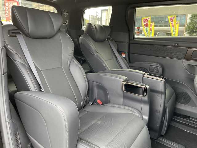 トヨタ アルファード Z 大分県 2024(令6)年 0.9万km ブラック 〇純正12.3インチディスプレイオーディオ（ナビ付）/　ラジオ・BT・USB・HDMI・フルセグ/〇パノラミックビューモニター/〇革シート/〇左右独立ムーンルーフ/〇ウッドステアリング/〇静電式ステアリングスイッチ/〇カラーヘッドアップディスプレイ/〇ユニバーサルステップ/〇オートハイビームアシスト/〇LEDヘッドライト/〇純正フォグランプ/〇2列目エクゼクティブパワーシート/〇デジタルインナーミラー/〇パワーバックドア/〇スマートキー/〇エンジンプッシュスタート/〇保証書/〇スペアキー