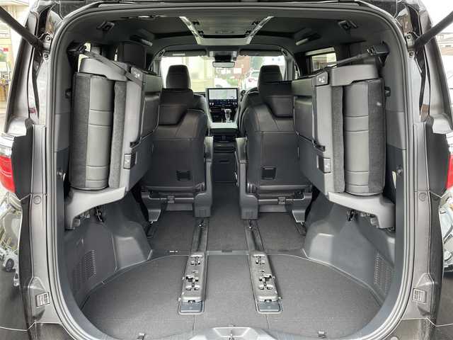 トヨタ アルファード Z 大分県 2024(令6)年 0.9万km ブラック 〇純正12.3インチディスプレイオーディオ（ナビ付）/　ラジオ・BT・USB・HDMI・フルセグ/〇パノラミックビューモニター/〇革シート/〇左右独立ムーンルーフ/〇ウッドステアリング/〇静電式ステアリングスイッチ/〇カラーヘッドアップディスプレイ/〇ユニバーサルステップ/〇オートハイビームアシスト/〇LEDヘッドライト/〇純正フォグランプ/〇2列目エクゼクティブパワーシート/〇デジタルインナーミラー/〇パワーバックドア/〇スマートキー/〇エンジンプッシュスタート/〇保証書/〇スペアキー