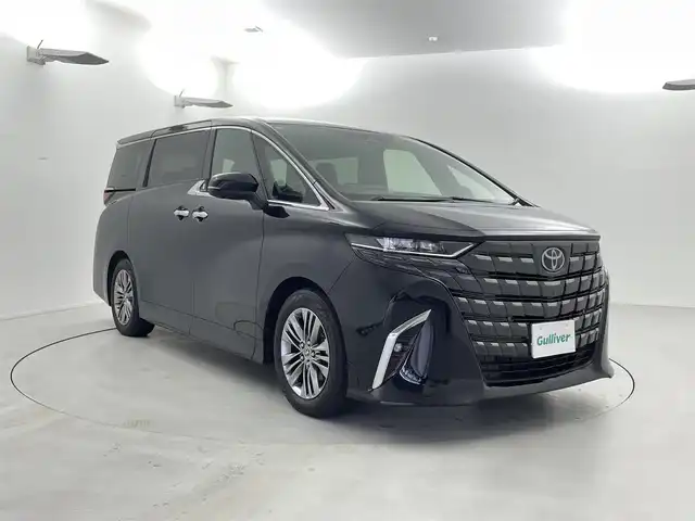 トヨタ アルファード Z 福井県 2024(令6)年 0.9万km ブラック 純正12.3インチディスプレイオーディオ（ナビ付）/-ラジオ・BT・USB・HDMI・フルセグ/パノラミックビューモニター/革シート/左右独立ムーンルーフ/ウッドステアリング/静電式ステアリングスイッチ/カラーヘッドアップディスプレイ/ユニバーサルステップ/オートハイビームアシスト/LEDヘッドライト/純正フォグランプ/2列目エクゼクティブパワーシート/デジタルインナーミラー/パワーバックドア/スマートキー/エンジンプッシュスタート/保証書/スペアキー