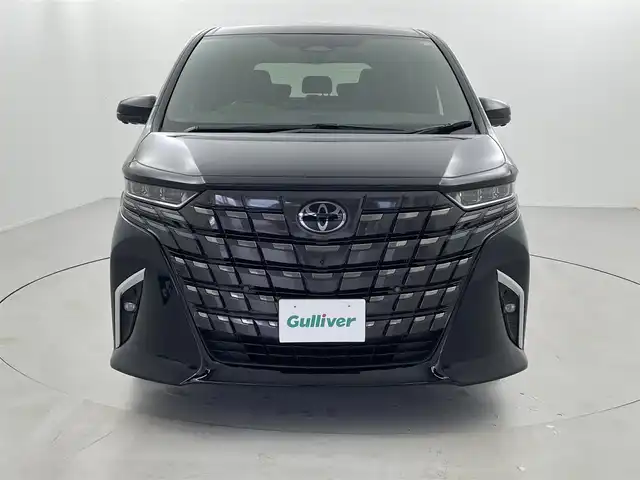 トヨタ アルファード Z 福井県 2024(令6)年 0.9万km ブラック 純正12.3インチディスプレイオーディオ（ナビ付）/-ラジオ・BT・USB・HDMI・フルセグ/パノラミックビューモニター/革シート/左右独立ムーンルーフ/ウッドステアリング/静電式ステアリングスイッチ/カラーヘッドアップディスプレイ/ユニバーサルステップ/オートハイビームアシスト/LEDヘッドライト/純正フォグランプ/2列目エクゼクティブパワーシート/デジタルインナーミラー/パワーバックドア/スマートキー/エンジンプッシュスタート/保証書/スペアキー