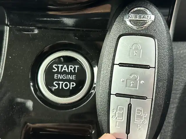 日産 セレナ ハイウェイスター V 愛知県 2021(令3)年 4.3万km ブリリアントホワイトパール 2トーン 禁煙車/ブラックルーフツートン/純正１０インチＳＤナビ/（ＤＶＤ/ＣＤ/フルセグTV/Bluetooth/ＦＭ/ＡＭ）/全方位カメラ/純正１１インチフリップダウンモニター/セーフティパックＡ/エマージェンシーブレーキ/プロパイロット/ブラインドスポットモニター/ドライブレコーダー/ＥＴＣ/両側パワースライドドア/ハンズフリーオートスライド/ＬＥＤヘッドライト/スマートキー/純正１６インチアルミホイール/純正フロアマット
