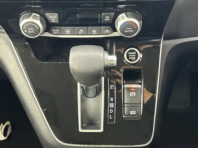 日産 セレナ ハイウェイスター V 愛知県 2021(令3)年 4.3万km ブリリアントホワイトパール 2トーン 禁煙車/ブラックルーフツートン/純正１０インチＳＤナビ/（ＤＶＤ/ＣＤ/フルセグTV/Bluetooth/ＦＭ/ＡＭ）/全方位カメラ/純正１１インチフリップダウンモニター/セーフティパックＡ/エマージェンシーブレーキ/プロパイロット/ブラインドスポットモニター/ドライブレコーダー/ＥＴＣ/両側パワースライドドア/ハンズフリーオートスライド/ＬＥＤヘッドライト/スマートキー/純正１６インチアルミホイール/純正フロアマット