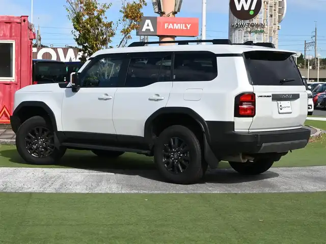 トヨタ ランドクルーザー ２５０ VX 千葉県 2024(令6)年 1万km プラチナホワイトパールマイカ Toyota Safety Sense/・プリクラッシュセーフティ/・レーンディパーチャーアラート/・オートハイビーム/・ブラインドスポットモニター/・RCTA（リヤクロストラフィックアラート）/ムーンルーフ/パワーバックドア/ブラックレザーシート/前席パワーシート/エアシート/シートヒーター/純正コネクティッドナビ/地デジTV/【Bluetooth接続】/パノラミックビューモニター/デジタルインナーミラー/革巻きステアリング/ステアリングスイッチ/ETC（2.0）/LEDヘッドライト/フォグライト/ウインカーミラー/クリアランスソナー/純正18インチアルミホイル/サイド/カーテン/ニーエアバッグ/スマートキー
