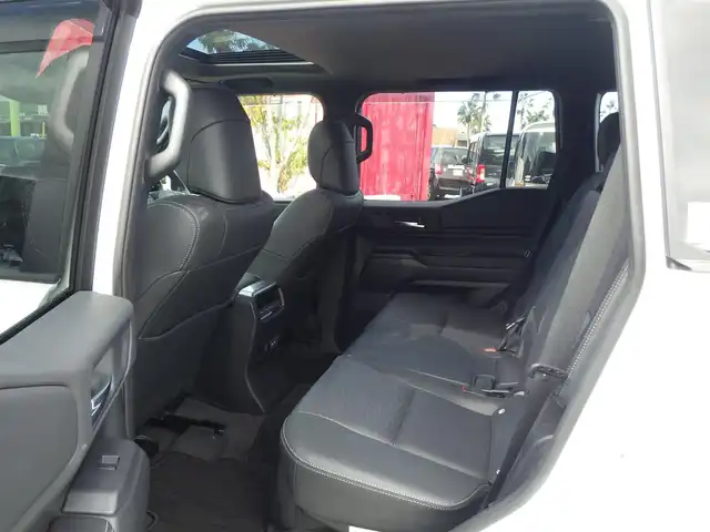 トヨタ ランドクルーザー ２５０ VX 千葉県 2024(令6)年 1万km プラチナホワイトパールマイカ Toyota Safety Sense/・プリクラッシュセーフティ/・レーンディパーチャーアラート/・オートハイビーム/・ブラインドスポットモニター/・RCTA（リヤクロストラフィックアラート）/ムーンルーフ/パワーバックドア/ブラックレザーシート/前席パワーシート/エアシート/シートヒーター/純正コネクティッドナビ/地デジTV/【Bluetooth接続】/パノラミックビューモニター/デジタルインナーミラー/革巻きステアリング/ステアリングスイッチ/ETC（2.0）/LEDヘッドライト/フォグライト/ウインカーミラー/クリアランスソナー/純正18インチアルミホイル/サイド/カーテン/ニーエアバッグ/スマートキー