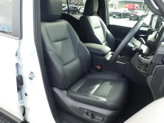 トヨタ ランドクルーザー ２５０ VX 千葉県 2024(令6)年 1万km プラチナホワイトパールマイカ Toyota Safety Sense/・プリクラッシュセーフティ/・レーンディパーチャーアラート/・オートハイビーム/・ブラインドスポットモニター/・RCTA（リヤクロストラフィックアラート）/ムーンルーフ/パワーバックドア/ブラックレザーシート/前席パワーシート/エアシート/シートヒーター/純正コネクティッドナビ/地デジTV/【Bluetooth接続】/パノラミックビューモニター/デジタルインナーミラー/革巻きステアリング/ステアリングスイッチ/ETC（2.0）/LEDヘッドライト/フォグライト/ウインカーミラー/クリアランスソナー/純正18インチアルミホイル/サイド/カーテン/ニーエアバッグ/スマートキー