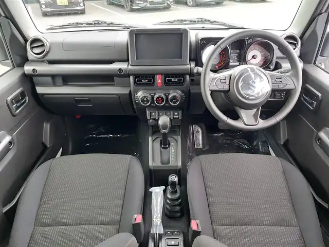 スズキ ジムニー ノマド FC 東京都 2025(令7)年 0.1千km パール 登録済未使用車/4WD/スズキセーフティサポート/・デュアルカメラブレーキサポート/・車線逸脱警報機能/・誤発進抑制機能/・後方誤発進抑制機能/・ふらつき警報機能/・アダプティブクルーズコントロール/ビルトインETC/シートヒーター(D/N席)/純正LEDヘッドライト/フォグランプ/オートライト/純正15インチAW/革巻きステアリング/ステアリングスイッチ/ヒルホールドコントロール/プッシュスタート/スマートキー/スペアキー×１