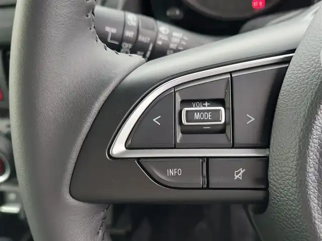 スズキ ジムニー ノマド FC 東京都 2025(令7)年 0.1千km パール 登録済未使用車/4WD/スズキセーフティサポート/・デュアルカメラブレーキサポート/・車線逸脱警報機能/・誤発進抑制機能/・後方誤発進抑制機能/・ふらつき警報機能/・アダプティブクルーズコントロール/ビルトインETC/シートヒーター(D/N席)/純正LEDヘッドライト/フォグランプ/オートライト/純正15インチAW/革巻きステアリング/ステアリングスイッチ/ヒルホールドコントロール/プッシュスタート/スマートキー/スペアキー×１