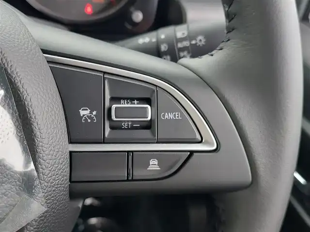 スズキ ジムニー ノマド FC 東京都 2025(令7)年 0.1千km パール 登録済未使用車/4WD/スズキセーフティサポート/・デュアルカメラブレーキサポート/・車線逸脱警報機能/・誤発進抑制機能/・後方誤発進抑制機能/・ふらつき警報機能/・アダプティブクルーズコントロール/ビルトインETC/シートヒーター(D/N席)/純正LEDヘッドライト/フォグランプ/オートライト/純正15インチAW/革巻きステアリング/ステアリングスイッチ/ヒルホールドコントロール/プッシュスタート/スマートキー/スペアキー×１