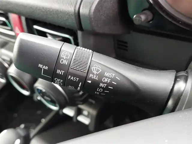 スズキ ジムニー ノマド FC 東京都 2025(令7)年 0.1千km パール 登録済未使用車/4WD/スズキセーフティサポート/・デュアルカメラブレーキサポート/・車線逸脱警報機能/・誤発進抑制機能/・後方誤発進抑制機能/・ふらつき警報機能/・アダプティブクルーズコントロール/ビルトインETC/シートヒーター(D/N席)/純正LEDヘッドライト/フォグランプ/オートライト/純正15インチAW/革巻きステアリング/ステアリングスイッチ/ヒルホールドコントロール/プッシュスタート/スマートキー/スペアキー×１