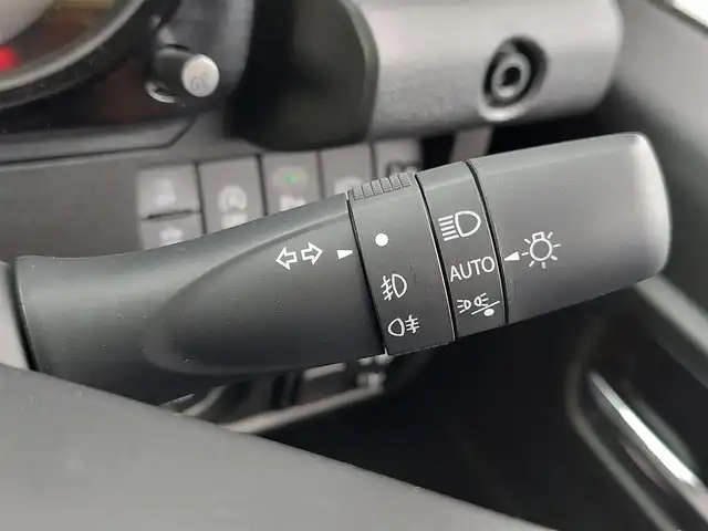 スズキ ジムニー ノマド FC 東京都 2025(令7)年 0.1千km パール 登録済未使用車/4WD/スズキセーフティサポート/・デュアルカメラブレーキサポート/・車線逸脱警報機能/・誤発進抑制機能/・後方誤発進抑制機能/・ふらつき警報機能/・アダプティブクルーズコントロール/ビルトインETC/シートヒーター(D/N席)/純正LEDヘッドライト/フォグランプ/オートライト/純正15インチAW/革巻きステアリング/ステアリングスイッチ/ヒルホールドコントロール/プッシュスタート/スマートキー/スペアキー×１