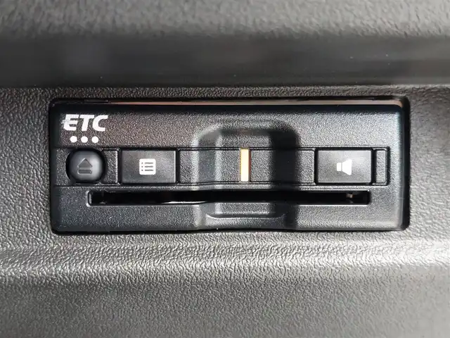 スズキ ジムニー ノマド FC 東京都 2025(令7)年 0.1千km パール 登録済未使用車/4WD/スズキセーフティサポート/・デュアルカメラブレーキサポート/・車線逸脱警報機能/・誤発進抑制機能/・後方誤発進抑制機能/・ふらつき警報機能/・アダプティブクルーズコントロール/ビルトインETC/シートヒーター(D/N席)/純正LEDヘッドライト/フォグランプ/オートライト/純正15インチAW/革巻きステアリング/ステアリングスイッチ/ヒルホールドコントロール/プッシュスタート/スマートキー/スペアキー×１