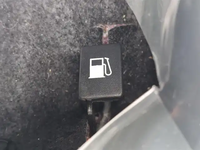 スズキ ジムニー ノマド FC 東京都 2025(令7)年 0.1千km パール 登録済未使用車/4WD/スズキセーフティサポート/・デュアルカメラブレーキサポート/・車線逸脱警報機能/・誤発進抑制機能/・後方誤発進抑制機能/・ふらつき警報機能/・アダプティブクルーズコントロール/ビルトインETC/シートヒーター(D/N席)/純正LEDヘッドライト/フォグランプ/オートライト/純正15インチAW/革巻きステアリング/ステアリングスイッチ/ヒルホールドコントロール/プッシュスタート/スマートキー/スペアキー×１