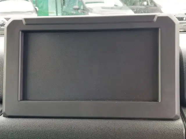 スズキ ジムニー ノマド FC 東京都 2025(令7)年 0.1千km パール 登録済未使用車/4WD/スズキセーフティサポート/・デュアルカメラブレーキサポート/・車線逸脱警報機能/・誤発進抑制機能/・後方誤発進抑制機能/・ふらつき警報機能/・アダプティブクルーズコントロール/ビルトインETC/シートヒーター(D/N席)/純正LEDヘッドライト/フォグランプ/オートライト/純正15インチAW/革巻きステアリング/ステアリングスイッチ/ヒルホールドコントロール/プッシュスタート/スマートキー/スペアキー×１