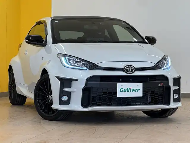 トヨタ ＧＲヤリス RS 群馬県 2021(令3)年 5.5万km プラチナホワイトパールマイカ 安全装備/・横滑り防止/・オートライト/・SOSコール/Tコネクトナビ/・AM/FM/フルセグTV/・Bluetooth/USB/バックカメラ/LEDヘッドライト/LEDフォグランプ/前席シートヒーター/ハンドルヒーター/パドルシフト/オートホールド/電動パーキング/純正ドライブレコーダー/純正フロアマット/純正ドアバイザー/スマートキー/プッシュスタート