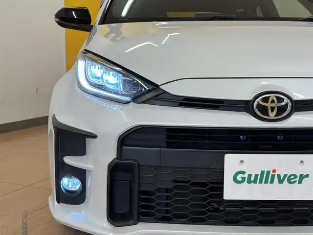 トヨタ ＧＲヤリス RS 群馬県 2021(令3)年 5.5万km プラチナホワイトパールマイカ 安全装備/・横滑り防止/・オートライト/・SOSコール/Tコネクトナビ/・AM/FM/フルセグTV/・Bluetooth/USB/バックカメラ/LEDヘッドライト/LEDフォグランプ/前席シートヒーター/ハンドルヒーター/パドルシフト/オートホールド/電動パーキング/純正ドライブレコーダー/純正フロアマット/純正ドアバイザー/スマートキー/プッシュスタート